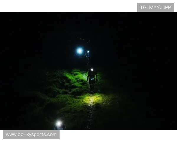 越野跑的“头灯”：黑夜中的一束光